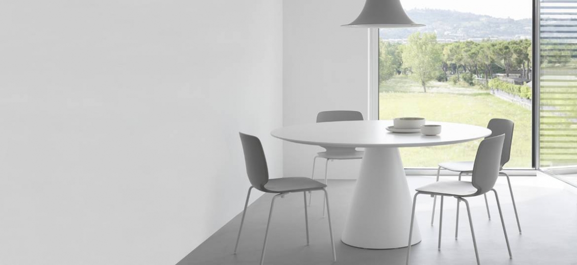Pied de mange debout Ikon Pio e Tito Toso Pedrali design conique table polypro