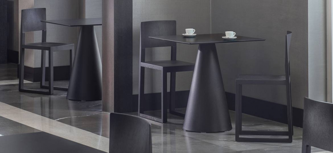 Pied de mange debout Ikon Pio e Tito Toso Pedrali design conique table polypro