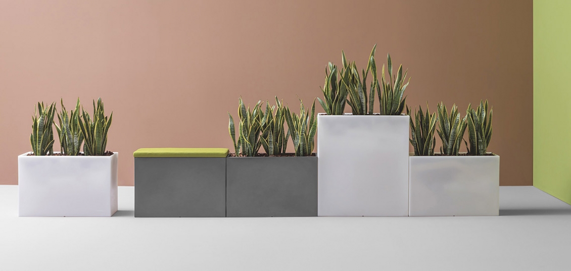 bac pot vase Kado Pedrali tabouret séparateur d'espace polyvalent