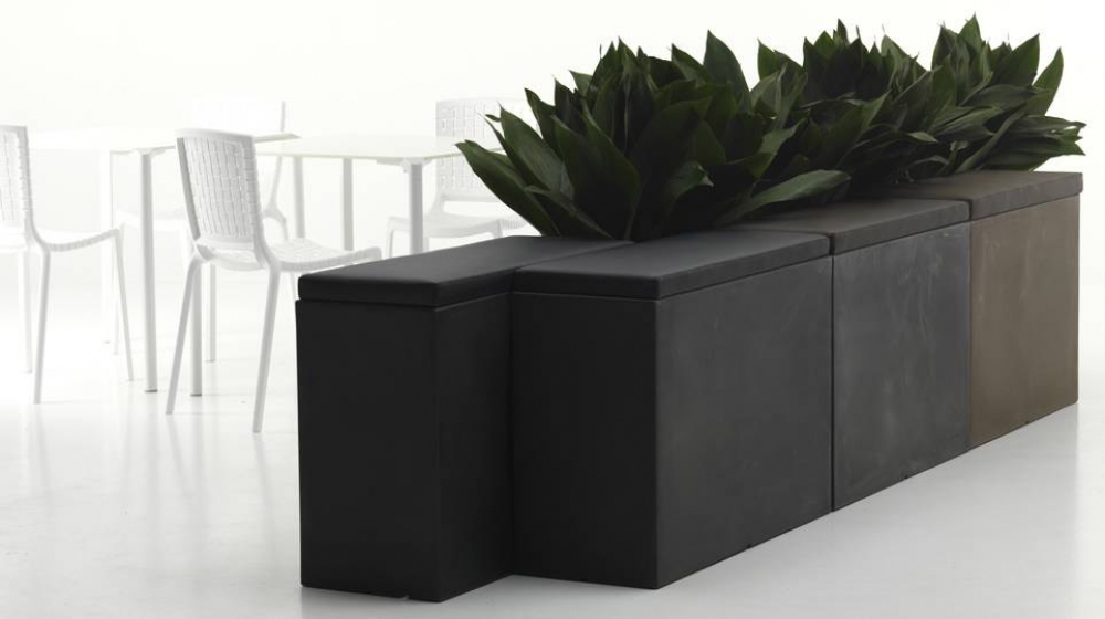 bac pot vase Kado Pedrali tabouret séparateur d'espace polyvalent