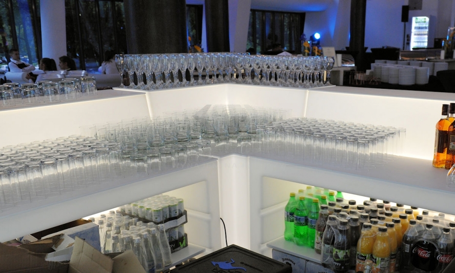 Comptoir de bar angle Oblique Pedrali éclairage lumineux design 