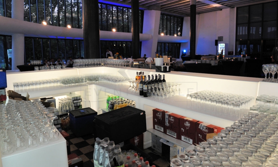 Comptoir de bar Oblique Pedrali éclairage lumineux design 
