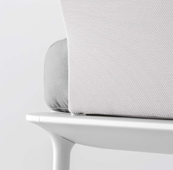 Fauteuil jardin design lounge Reva Patrick Jouin Pedrali confort coussin assise garnie blanc sable
