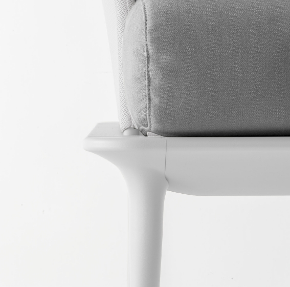 Canapé jardin design confortable Reva Patrick Jouin Pedrali Coussins en mousse pieds aluminium 