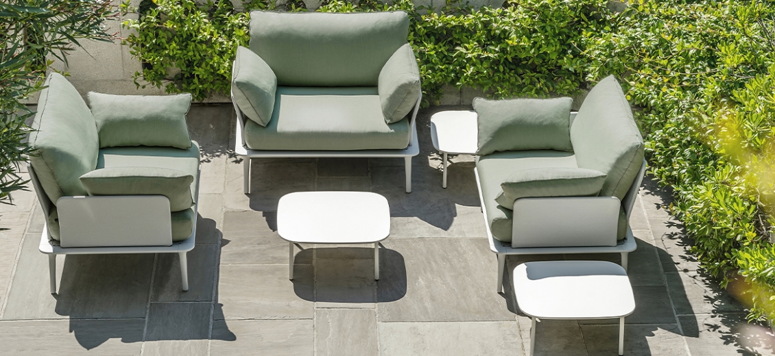 Canapé jardin design confortable Reva Patrick Jouin Pedrali Coussins en mousse pieds aluminium 