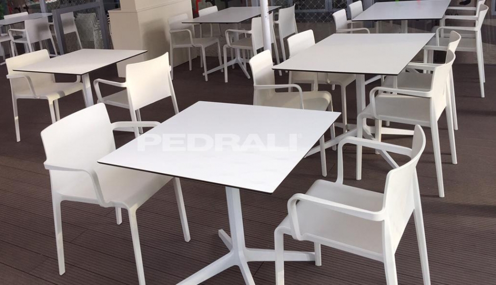 Fauteuil design Volt 675 Pedrali ergonomie résine empilable terrasse