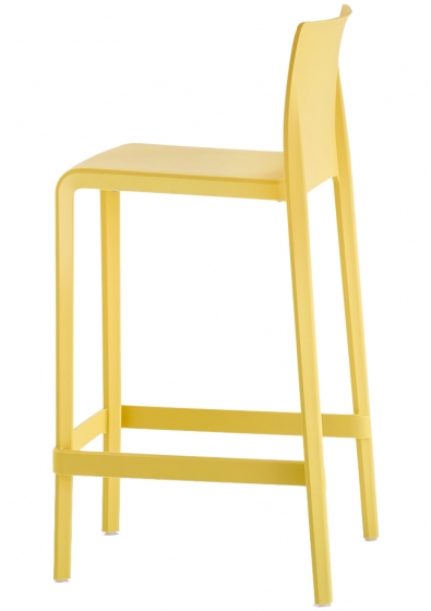 Chaise haute Volt 677 design empilable Claudio Dondoli Pocci Pedrali 