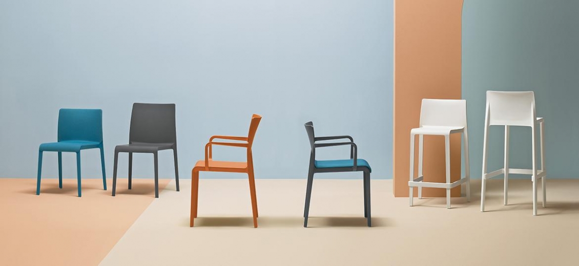 Chaise haute Volt 677 design empilable Claudio Dondoli Pocci Pedrali 