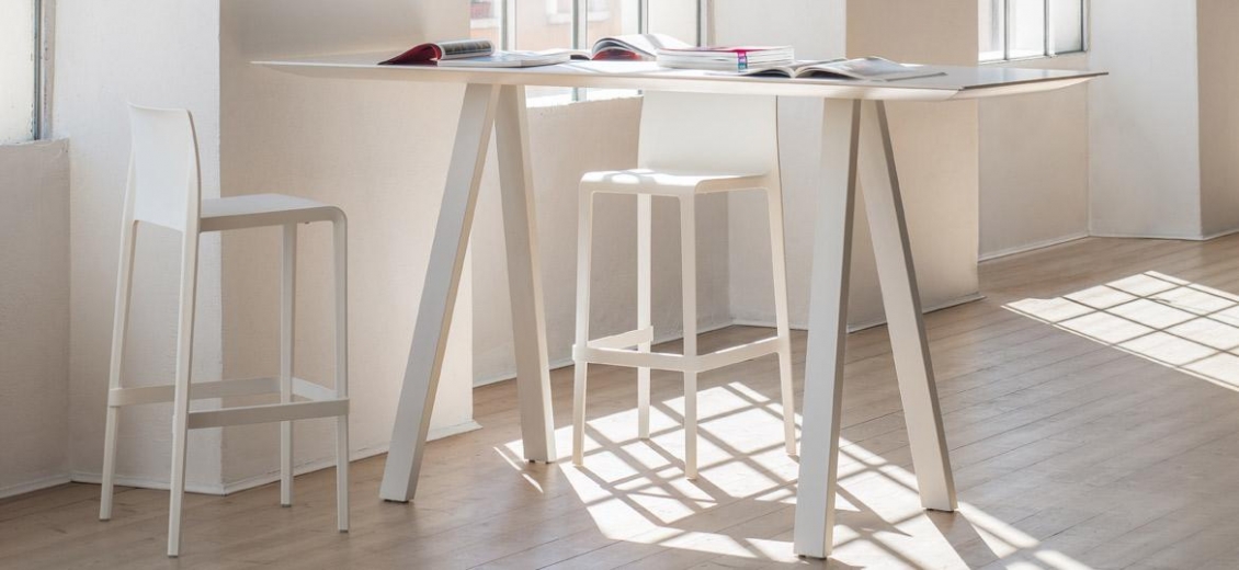 Chaise haute Volt 677 design empilable Claudio Dondoli Pocci Pedrali 