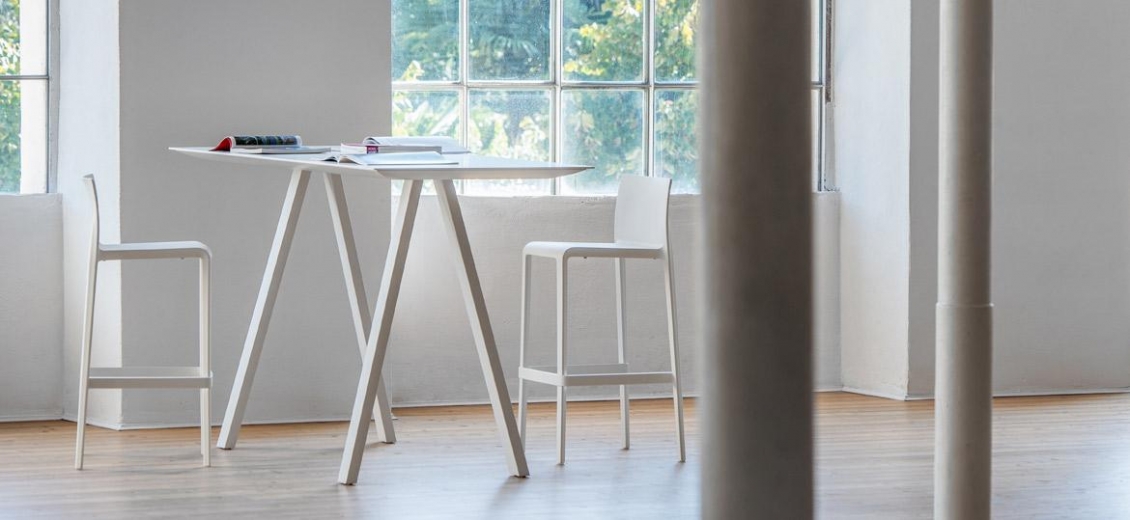 Chaise haute Volt 677 design empilable Claudio Dondoli Pocci Pedrali 