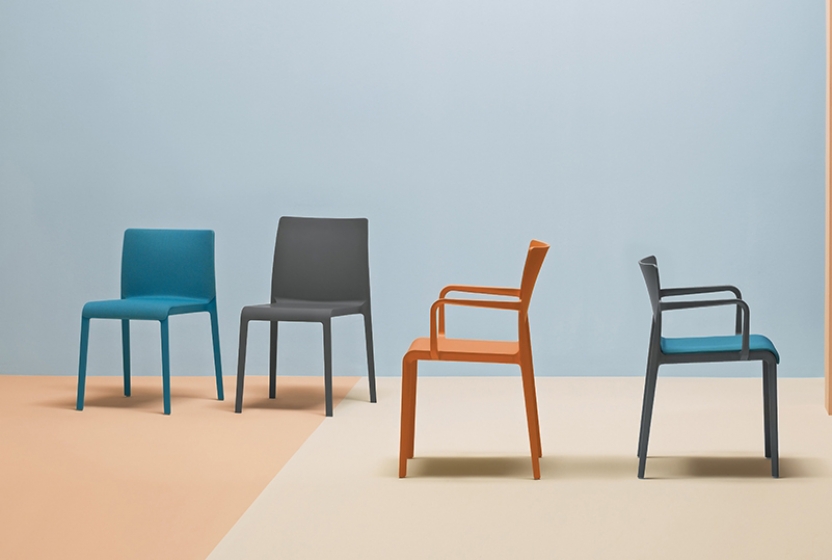 Fauteuil design Volt 674 HB Pedrali ergonomie résine empilable terrasse interieur exterieur orange bleu blanc noir rouge beige