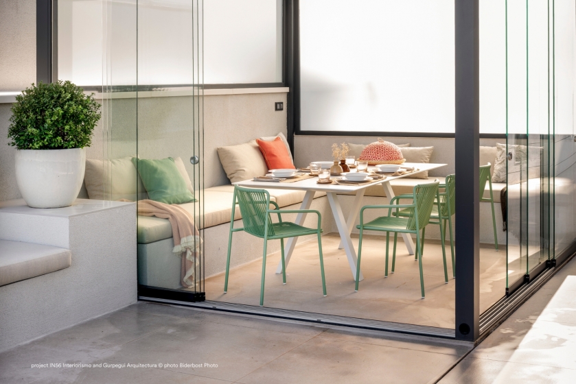Table ARKI Jardin et terrasse Pieds Métalliques Outdoor Pedrali Plateau Marbre, Stratifié ou Gres Céramique