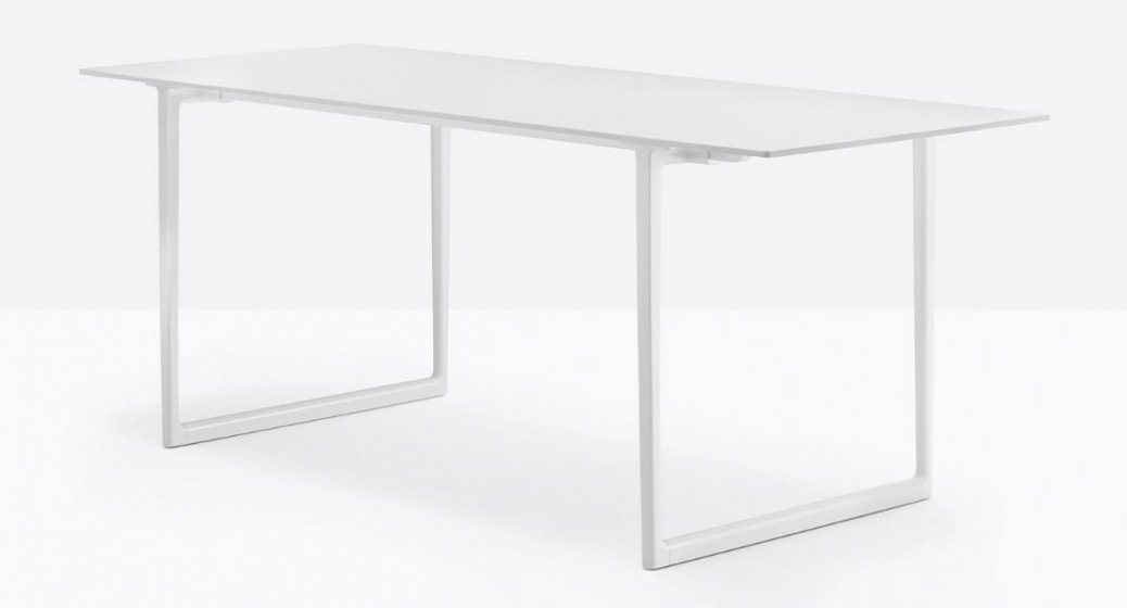 Table Toa Pedrali industriel fonctionnel design fenix couleur aluminium moulé