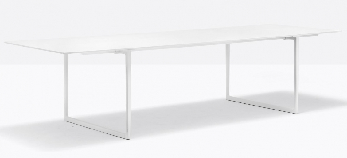 Table Toa Pedrali industriel fonctionnel design fenix couleur aluminium moulé