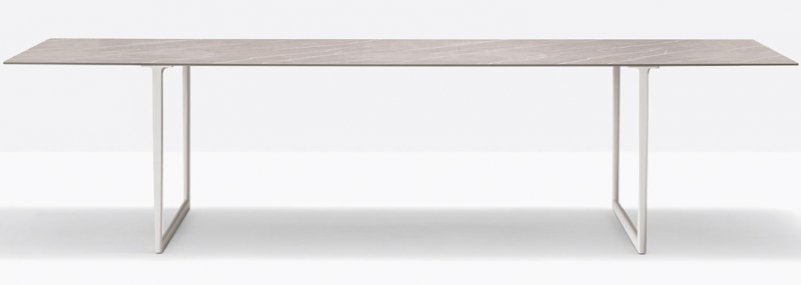 Table Toa Pedrali industriel fonctionnel design fenix couleur aluminium moulé