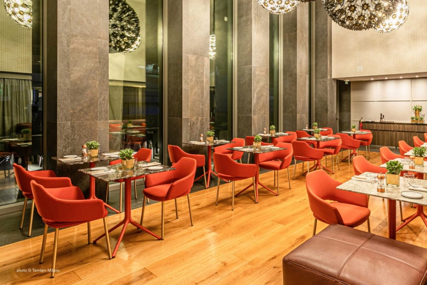 Pied de table Elliot 5475 5470 Patrick Jouin Pedrali hotel café bar 5470 5475 aluminium rabat plateau design 3 ou 4 branches si