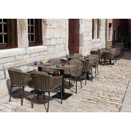 Fauteuil Karin léger et empilable pour restaurant et terrasse de luxe corde cuir naturel couleur taupe et anthracite 