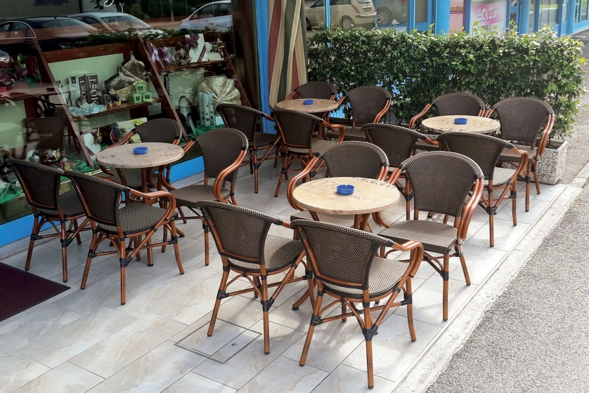 Fauteuil Bridge Sienna bistro Finition laqué bambou look décor peint imitation bambou rotin empilable café chocolat miel 